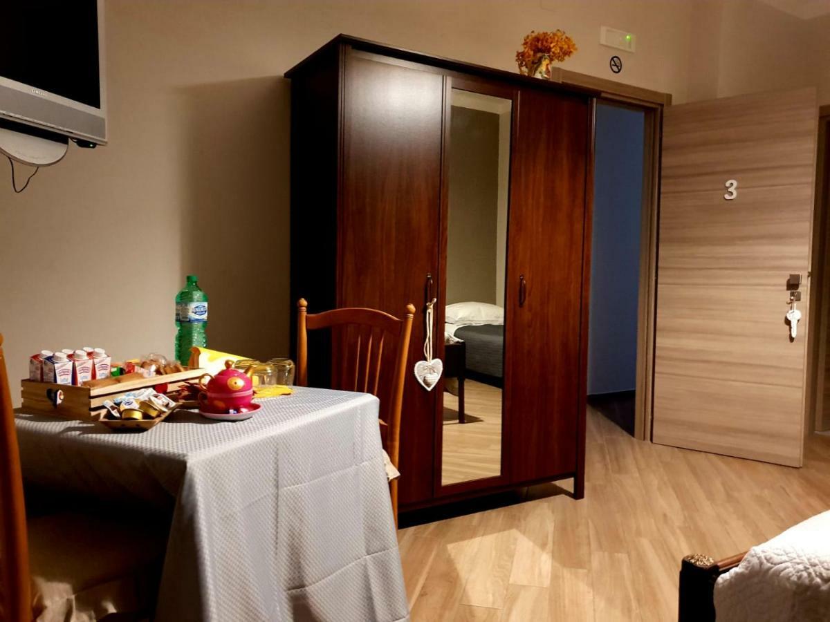 B&B Tre Passi Dalla Torre Монтесаркьо Экстерьер фото