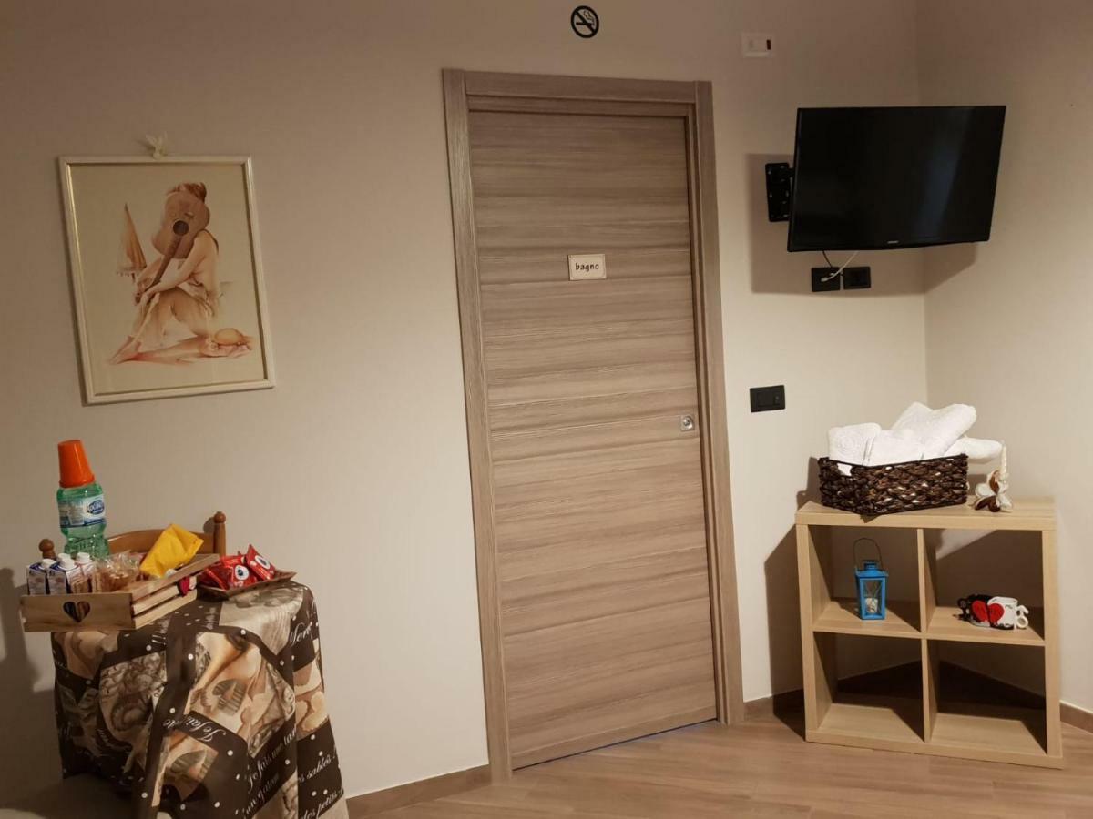 B&B Tre Passi Dalla Torre Монтесаркьо Экстерьер фото