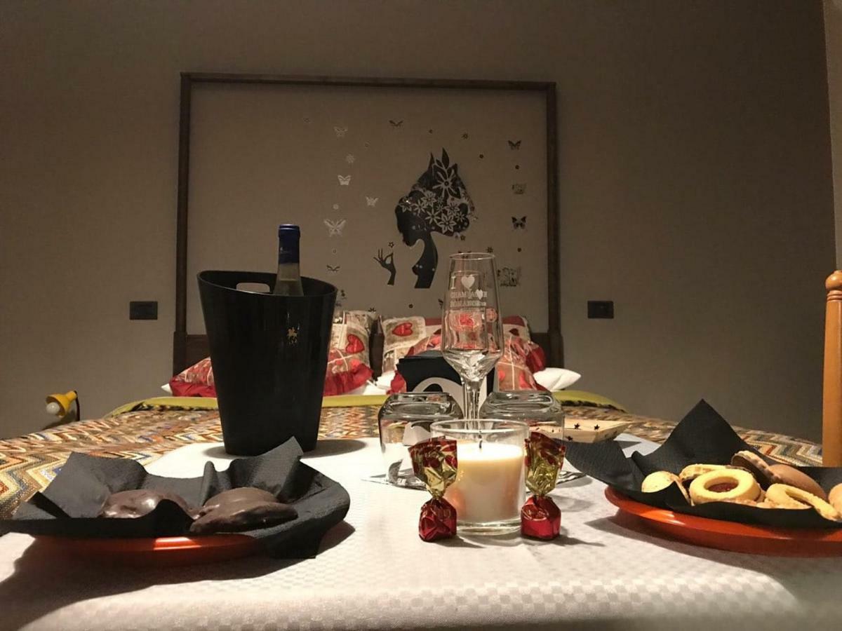 B&B Tre Passi Dalla Torre Монтесаркьо Экстерьер фото